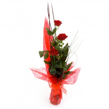 3 red roses